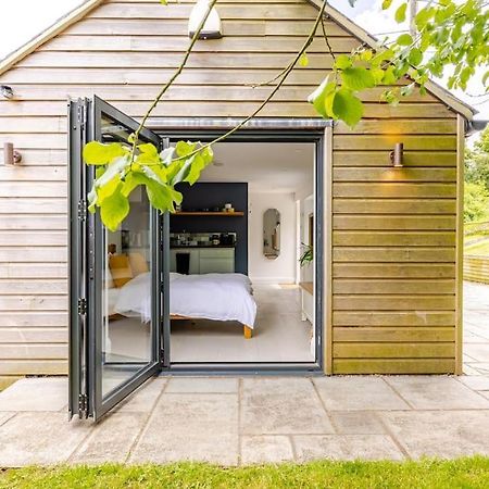 Cosy Cotswolds Retreat Near Bath & Castle Combe Daire Chippenham  Dış mekan fotoğraf