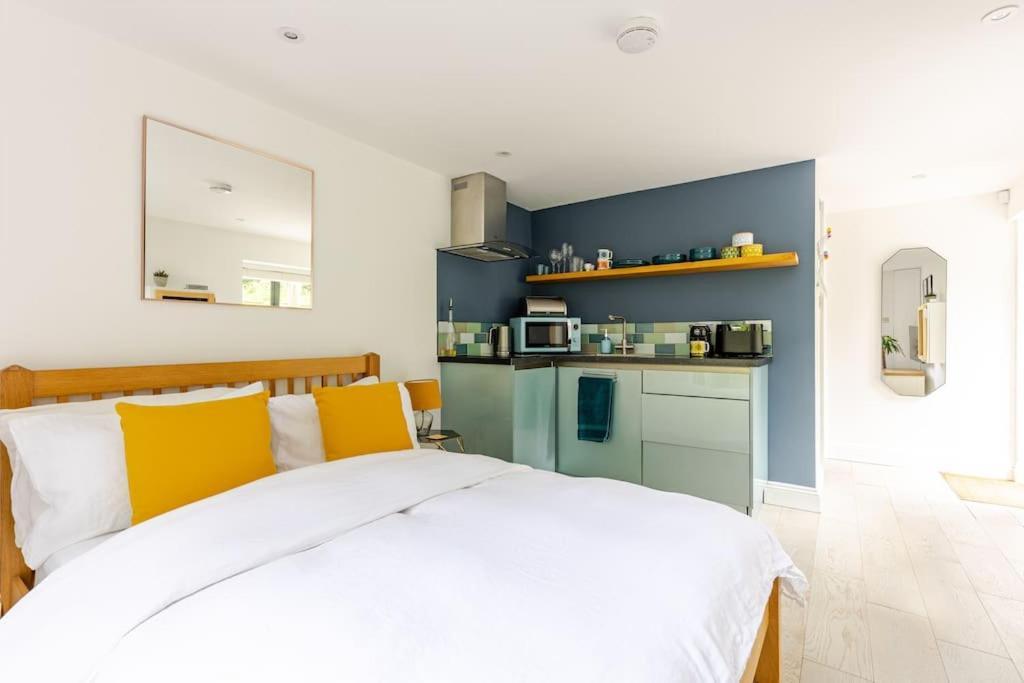 Cosy Cotswolds Retreat Near Bath & Castle Combe Daire Chippenham  Dış mekan fotoğraf