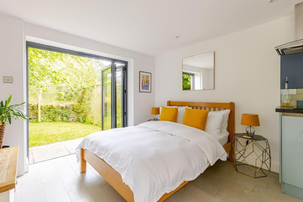 Cosy Cotswolds Retreat Near Bath & Castle Combe Daire Chippenham  Dış mekan fotoğraf