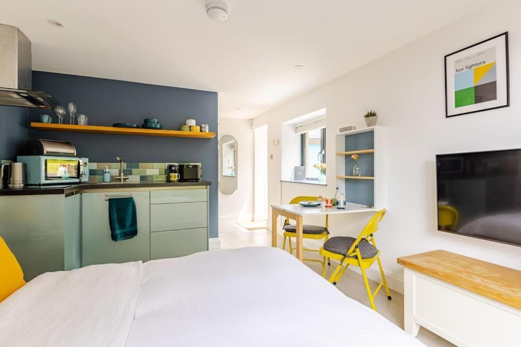 Cosy Cotswolds Retreat Near Bath & Castle Combe Daire Chippenham  Dış mekan fotoğraf