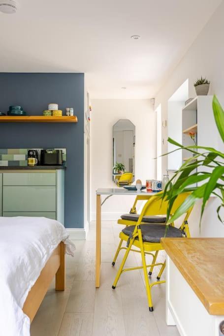 Cosy Cotswolds Retreat Near Bath & Castle Combe Daire Chippenham  Dış mekan fotoğraf