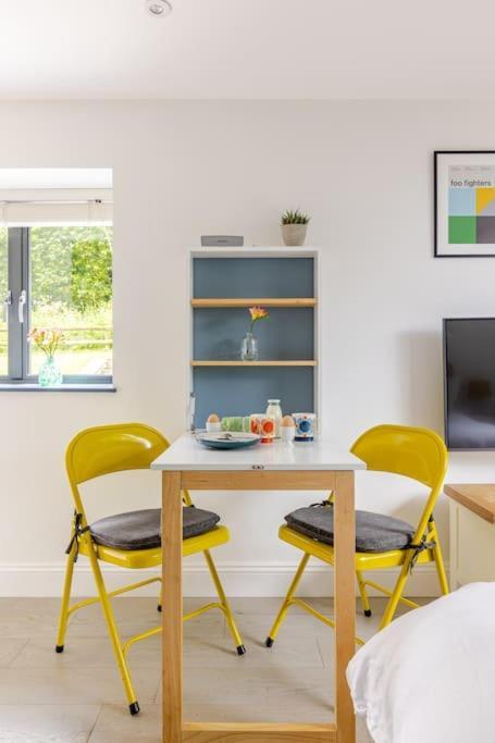 Cosy Cotswolds Retreat Near Bath & Castle Combe Daire Chippenham  Dış mekan fotoğraf